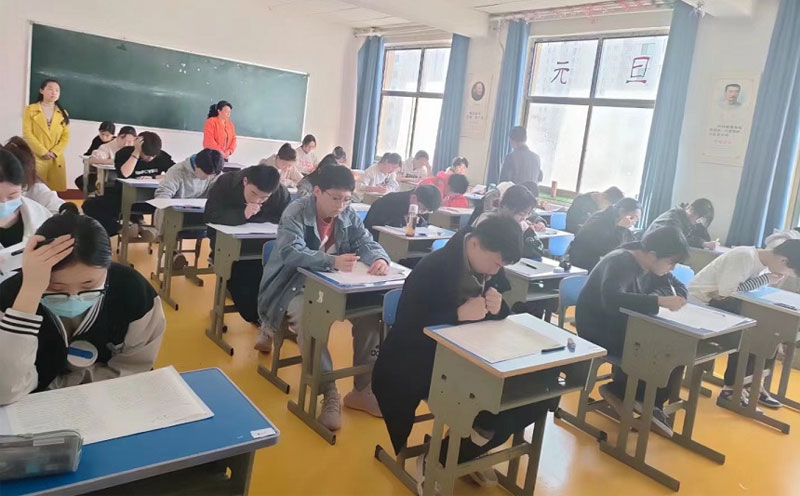 高三艺考生文化课冲刺班.jpg