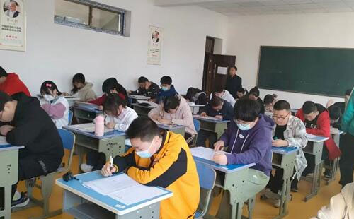 是否复读？这个十字路口你怎么走.jpg